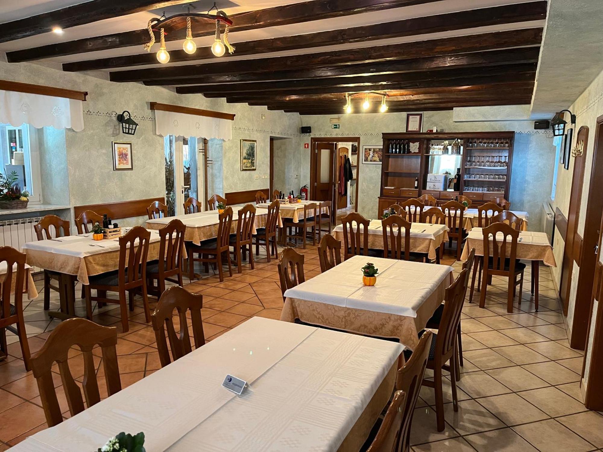Razman Wine Rooms Gračišče Exteriör bild